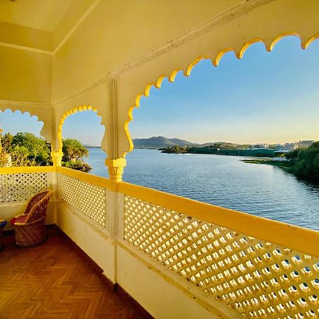 Hotel Vallabh A Lake Facing Balcony Удайпур Екстериор снимка