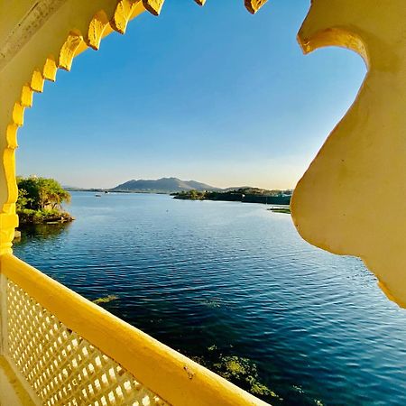 Hotel Vallabh A Lake Facing Balcony Удайпур Екстериор снимка