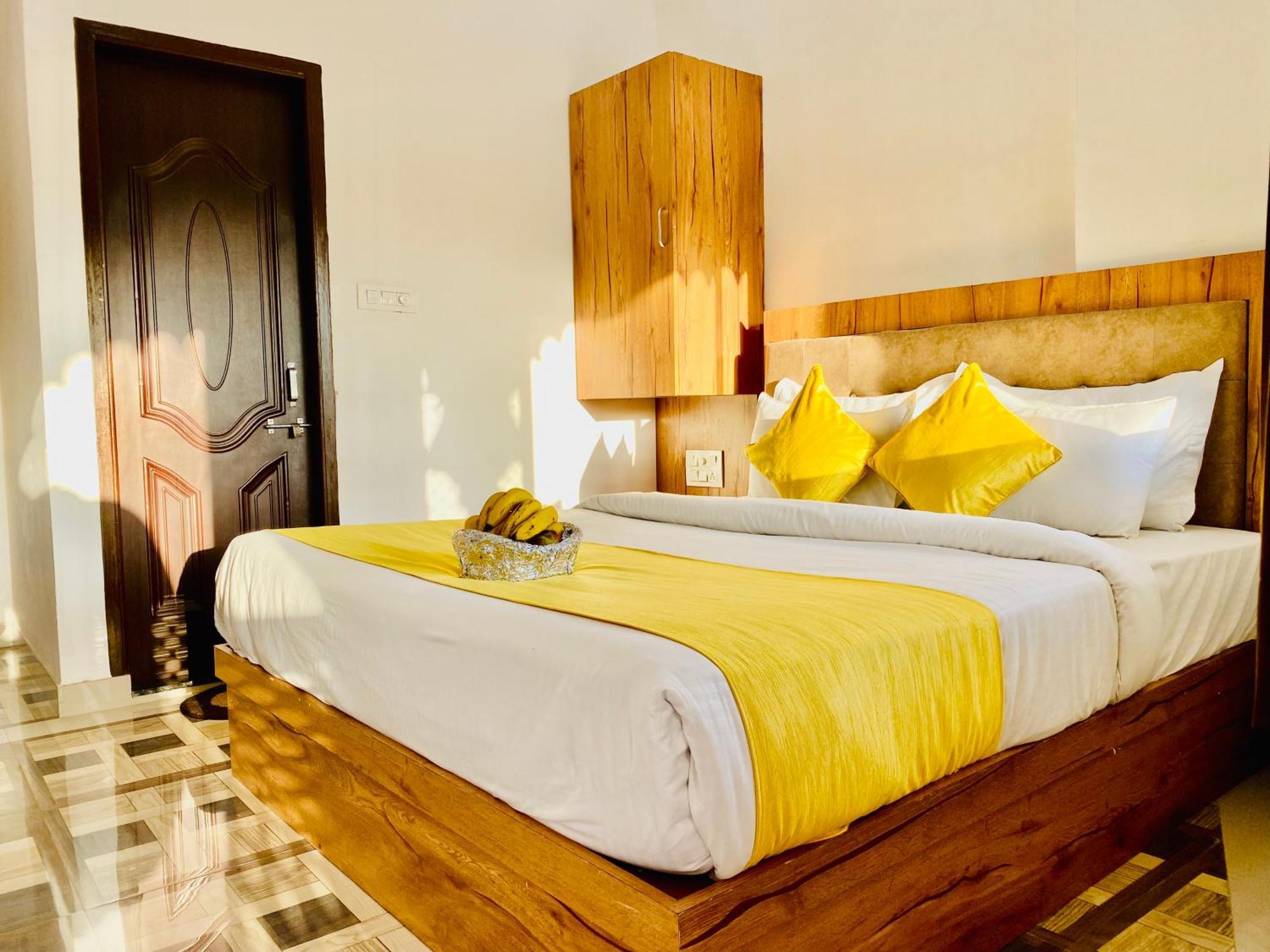 Hotel Vallabh A Lake Facing Balcony Удайпур Екстериор снимка