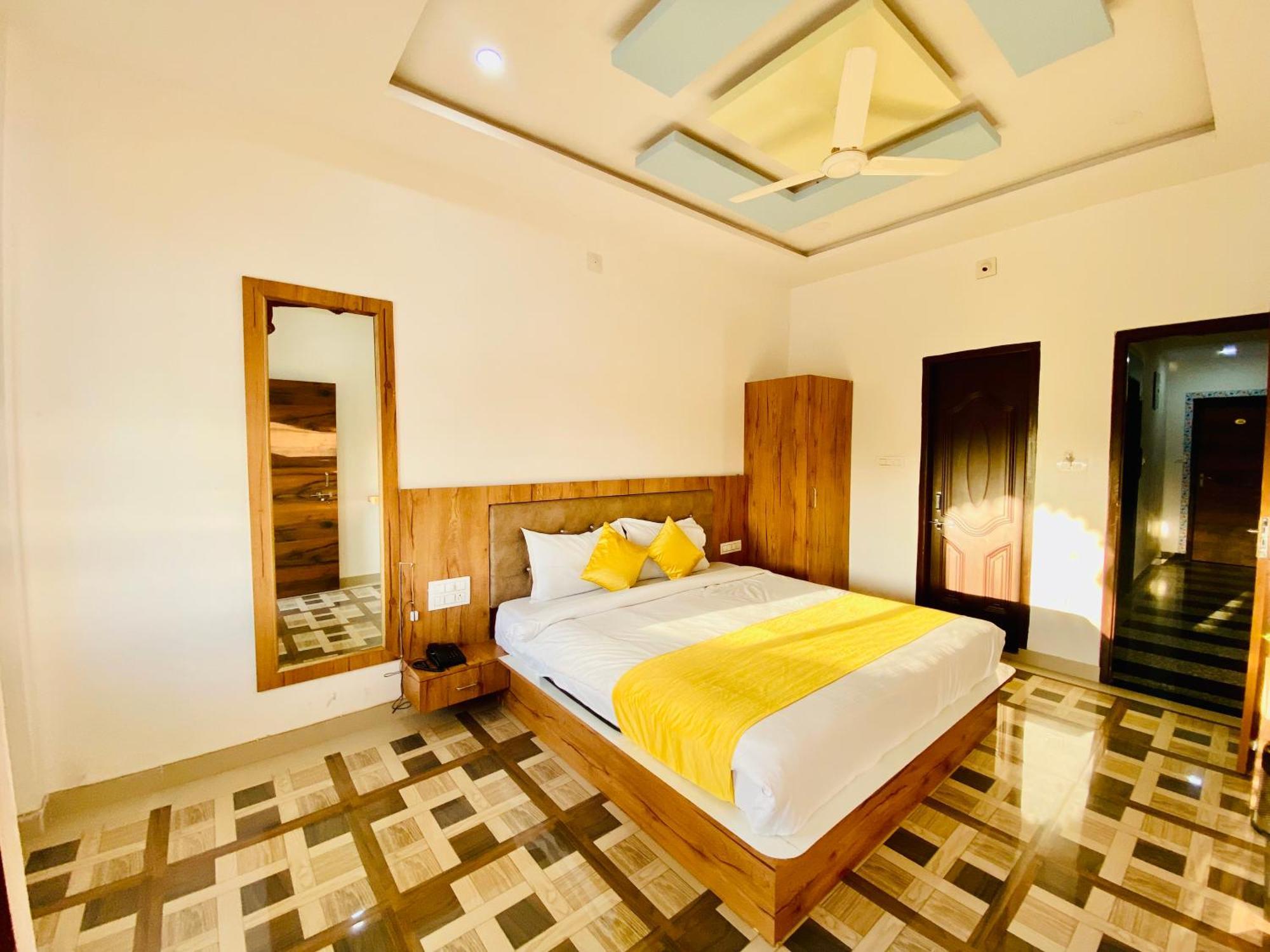 Hotel Vallabh A Lake Facing Balcony Удайпур Екстериор снимка