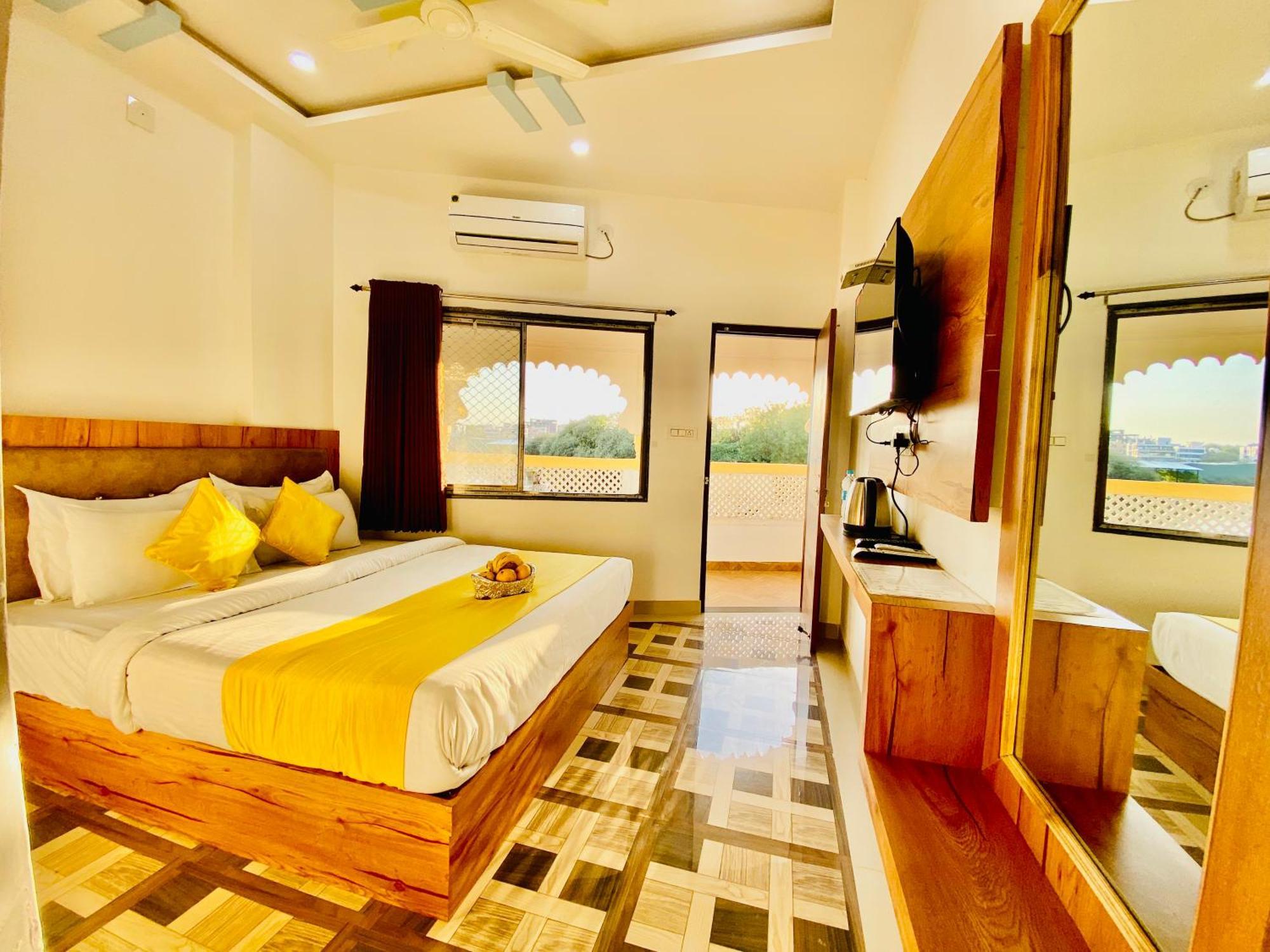 Hotel Vallabh A Lake Facing Balcony Удайпур Екстериор снимка