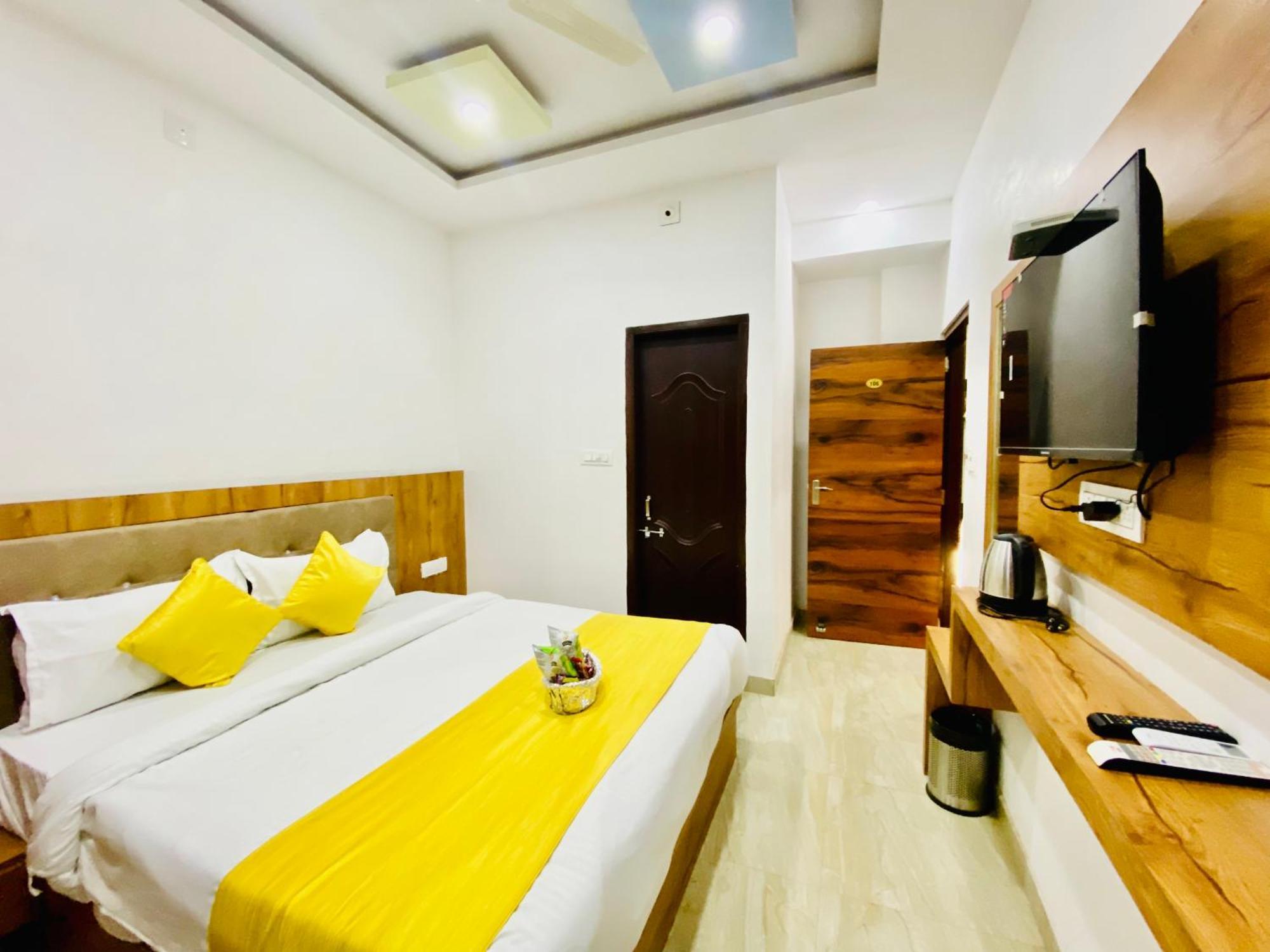 Hotel Vallabh A Lake Facing Balcony Удайпур Екстериор снимка